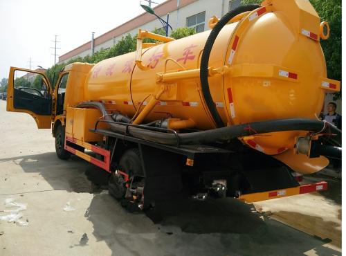 超強(qiáng)吸污工程作業(yè)車
