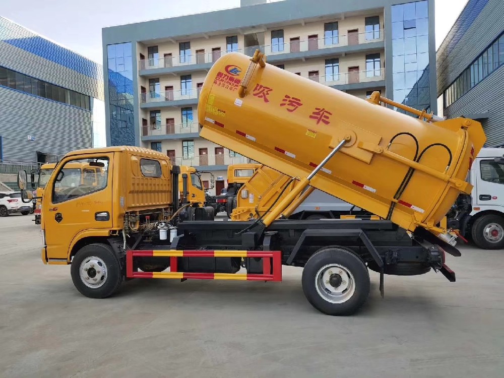 超強(qiáng)吸污工程作業(yè)車